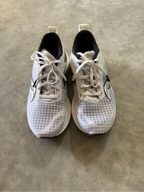 Women’s Lightweight White Mesh Running Shoes